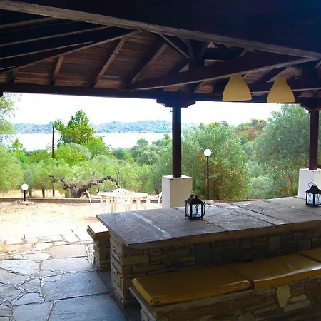 Apartment Fteroti House