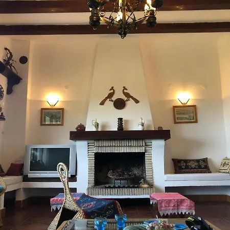 Apartment Fteroti House