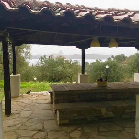 Apartment Fteroti House